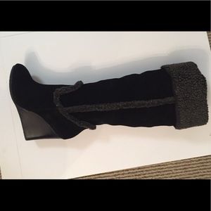 🌟VS Suede Winter Boots w/Wedge Heel🌟In Box
